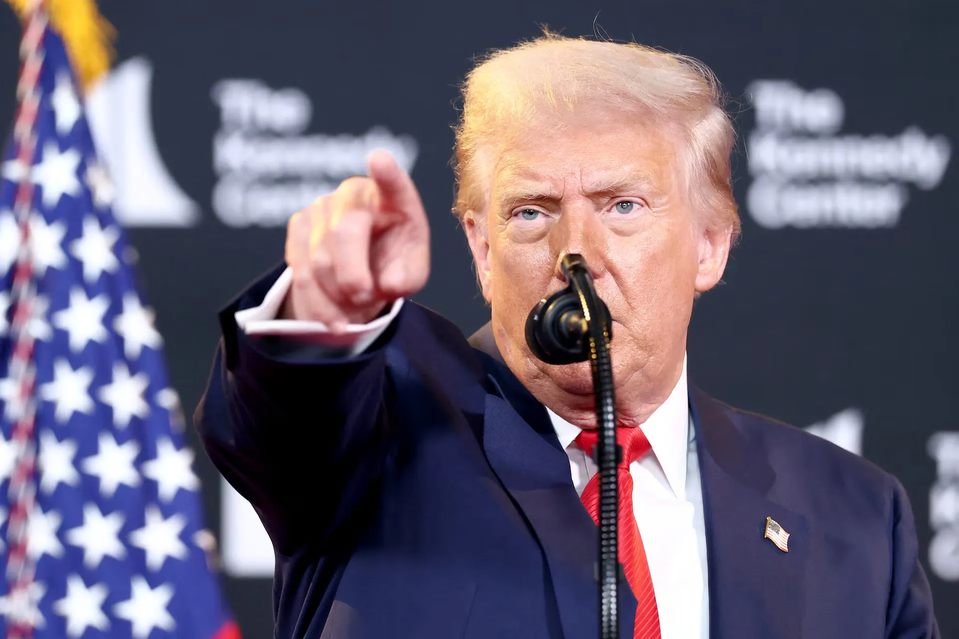 Трамп і Путін у Алясці: жорсткий переговорник чи лідер, готовий на поступки?